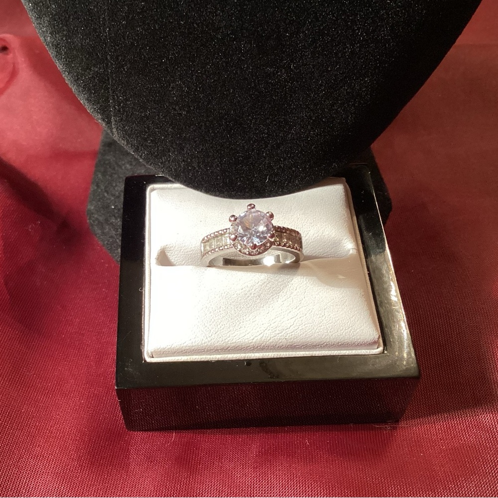 Solitaire Ring - Picture 3 of 10